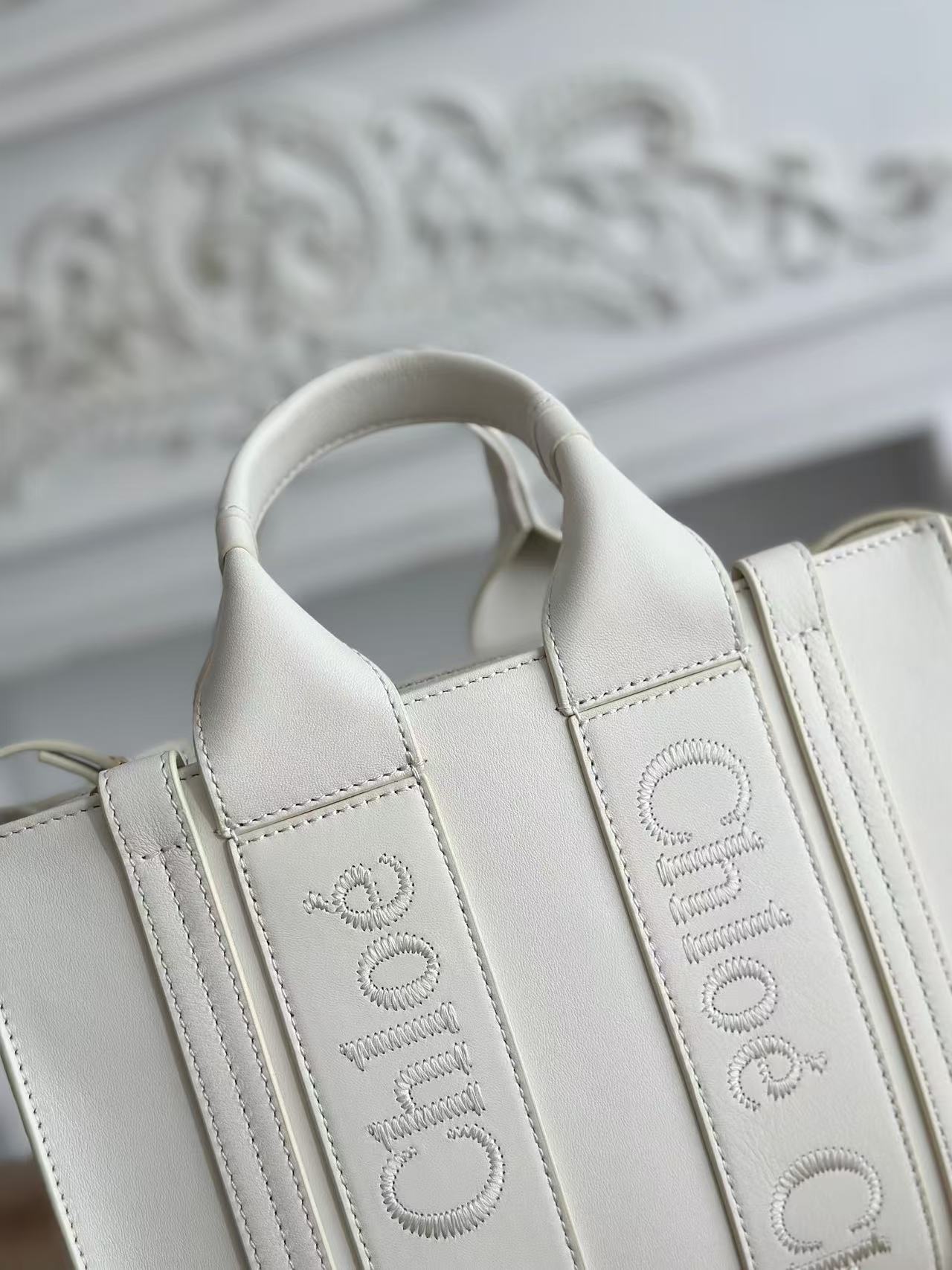 Chloé Woody small tote bag 26cm white calfskin