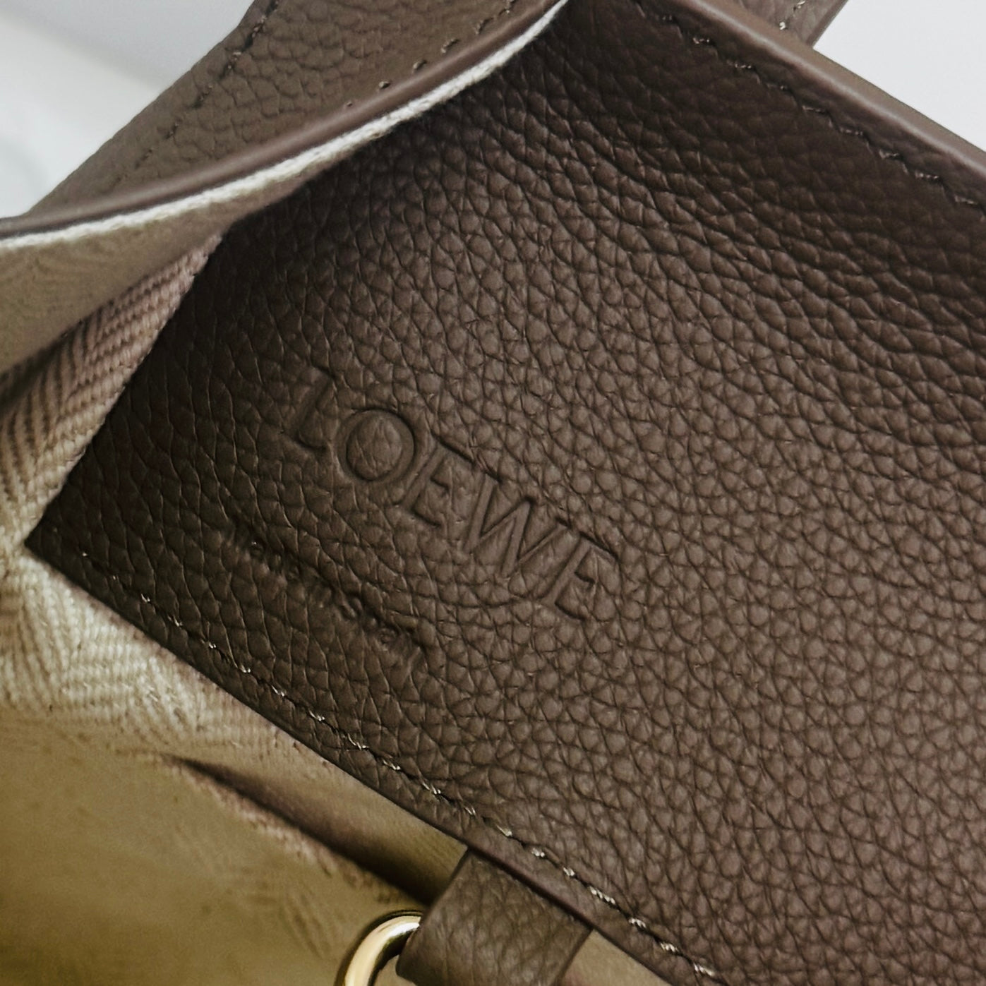 Loewe Hammock Compact 20 Taupe Grained Cowhide