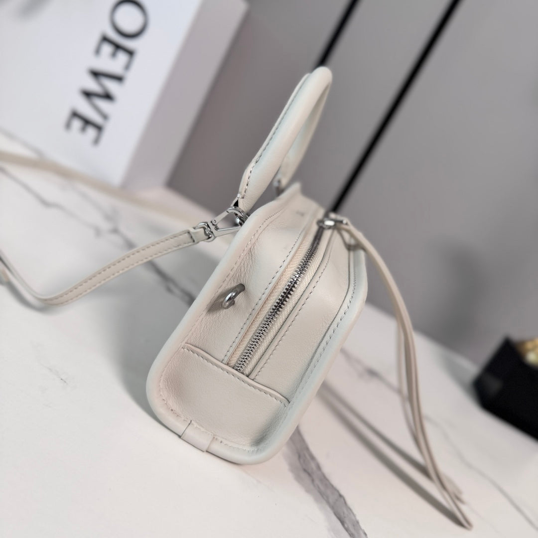 Loewe 2026 Amazona 180 Bag 20cm White Soft Calfskin 289380