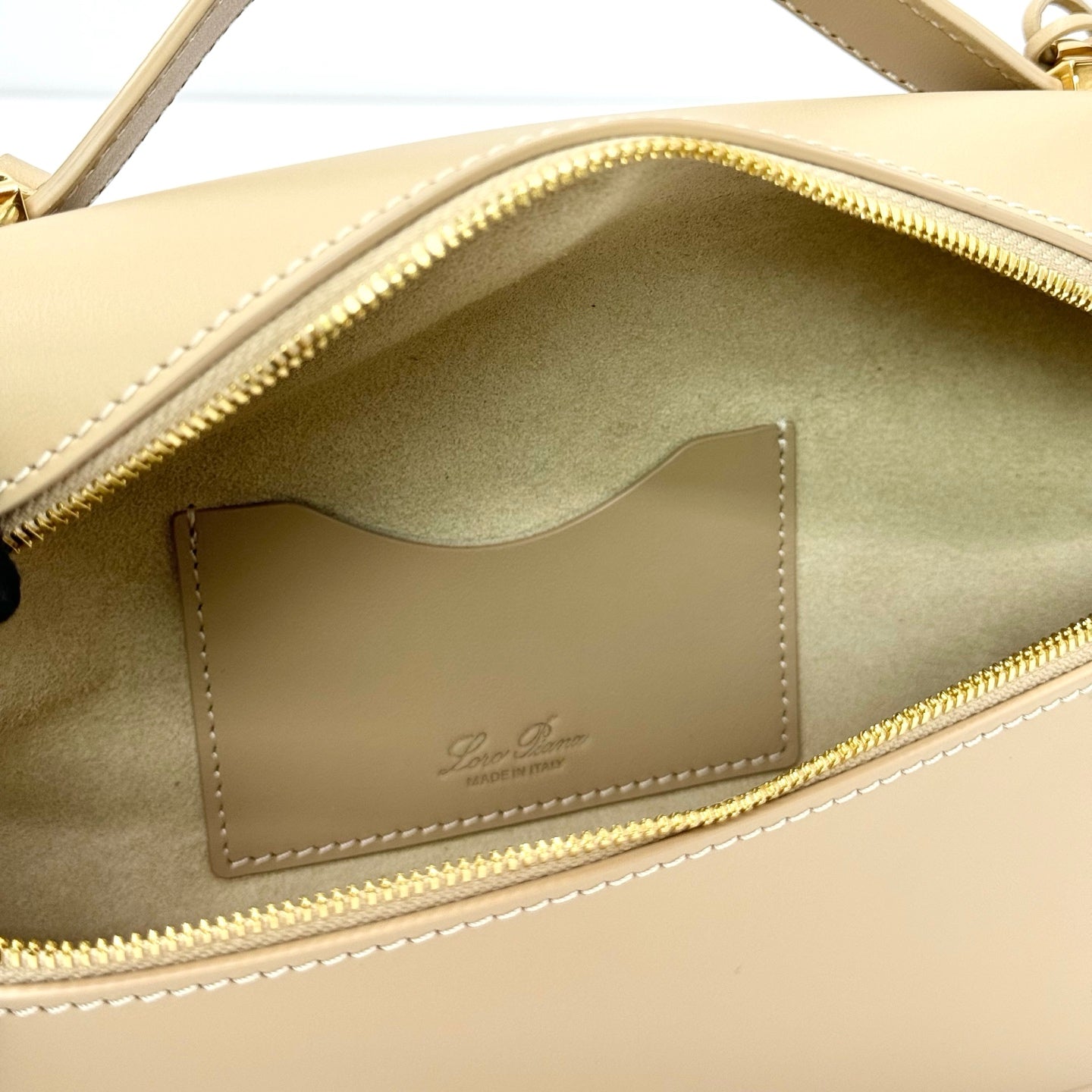 LP Extra Pouch L23 Light Milky Calfskin 282140