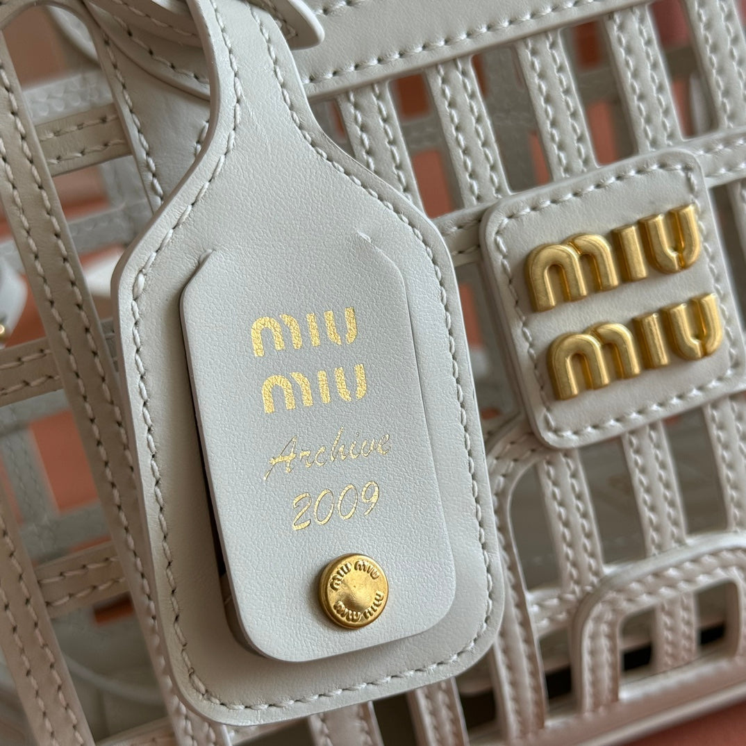 Miu Leather Basket Bag 24cm White Chalk Cowhide 255471
