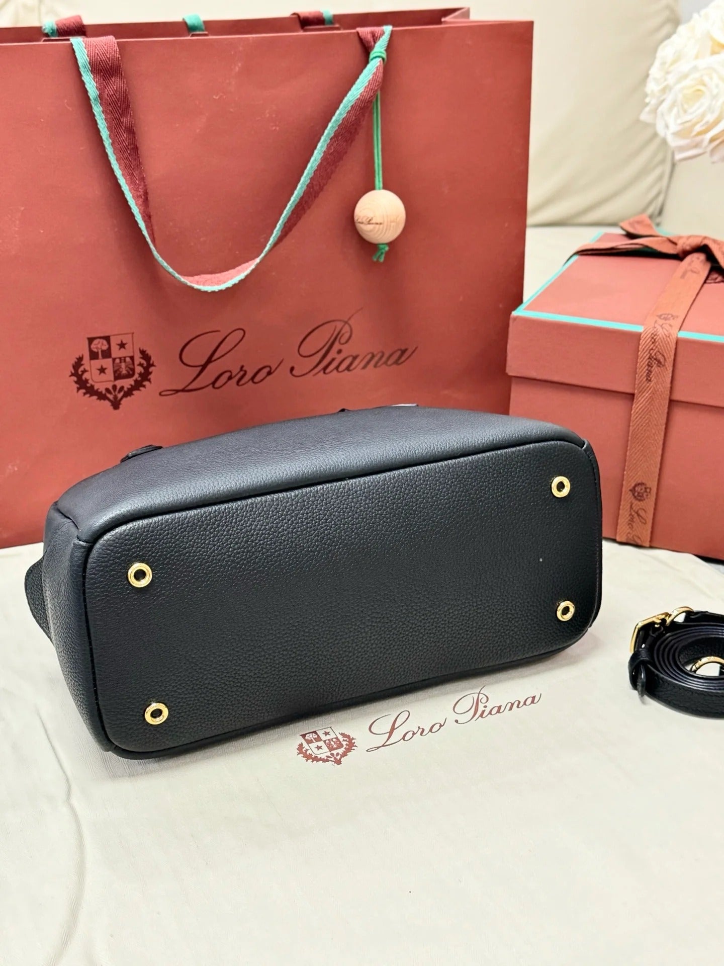 LP 2026 Needle Bag 31cm Black Calfskin