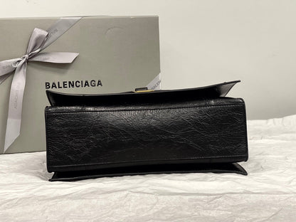 CRUSH MEDIUM CHAIN BAG 31 IN BLACK CRUSHED CALFSKIN GOLD HARDWARE