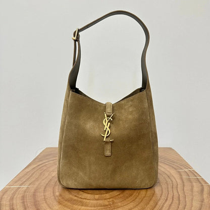 LE 5 À 7 SUPPLE SMALL 22 IN PEANUT BROWN SUEDE
