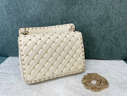 garavani rockstud spike medium 24cm white lambskin