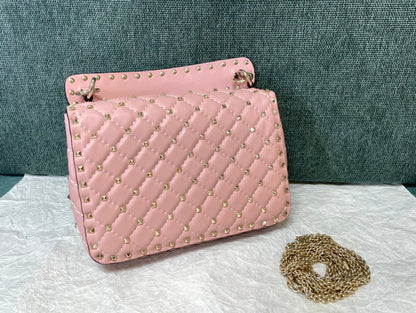 garavani rockstud spike medium 24cm light pink lambskin