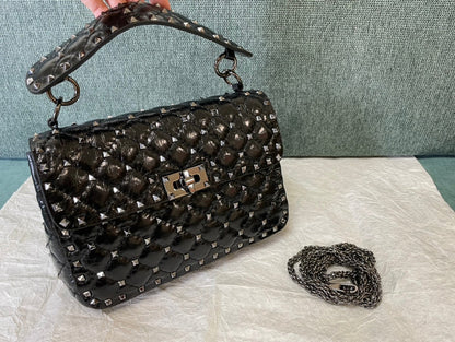 garavani rockstud spike medium 24cm black lambskin