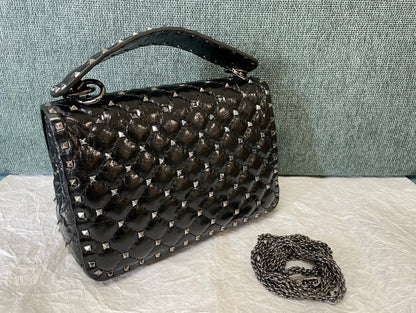 garavani rockstud spike medium 24cm black lambskin