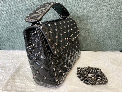 garavani rockstud spike medium 24cm black lambskin