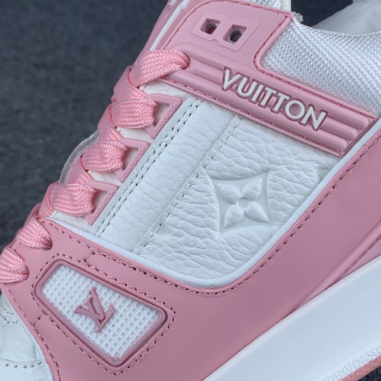 WMNS LV Trainer 'Rose'
