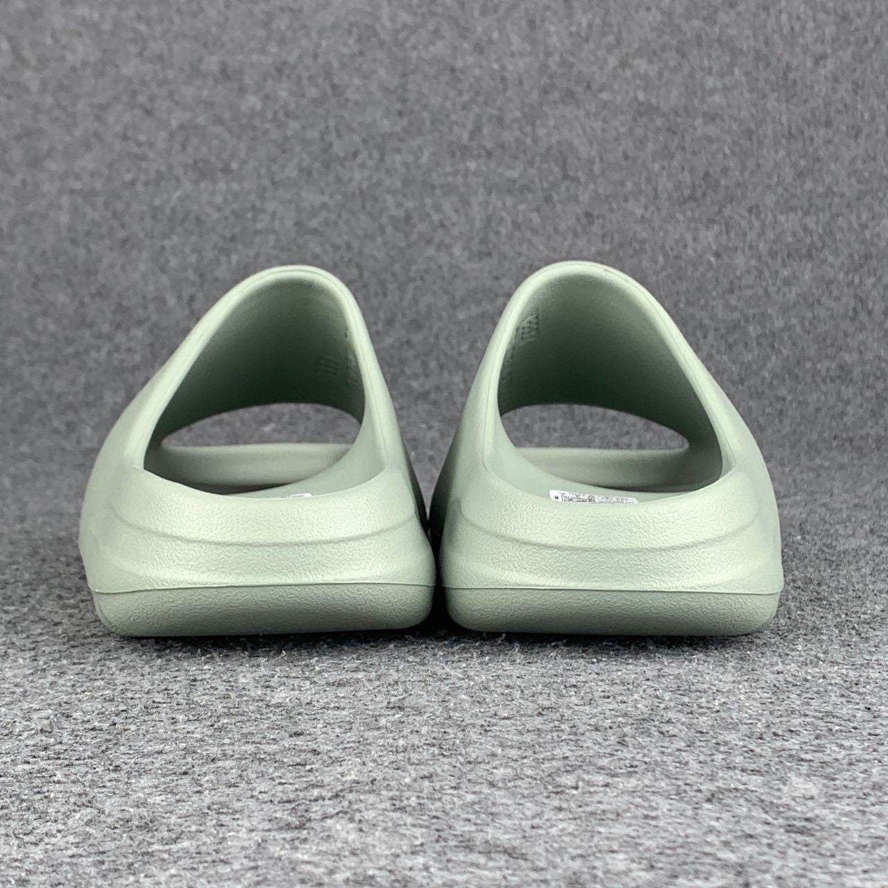 Yeezy Slides 'Salt'