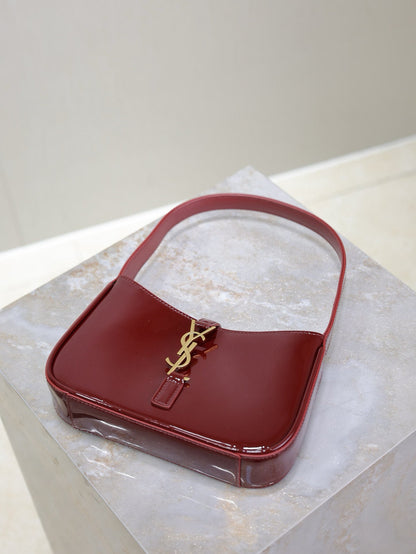 Le 5a7 19cm Cherry Patent Calfskin
