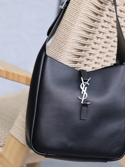 le 5a7 small 23cm black calfskin silver hardware