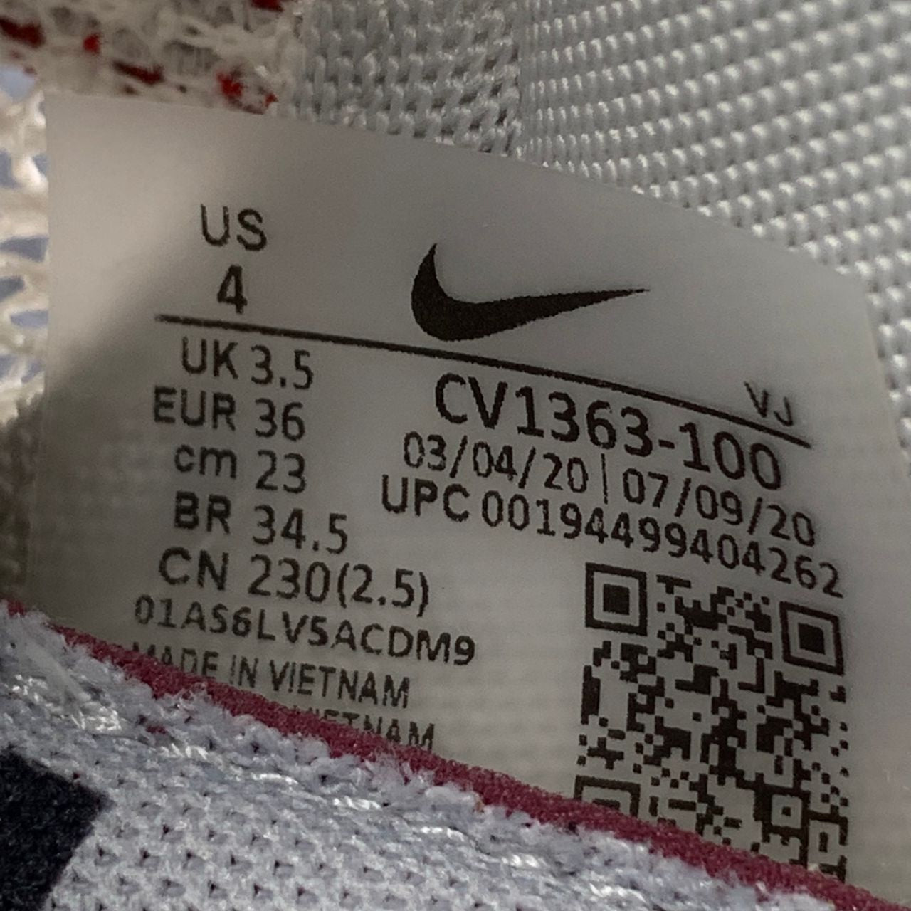 Sacai x VaporWaffle Sail 'Sport Fuchsia'