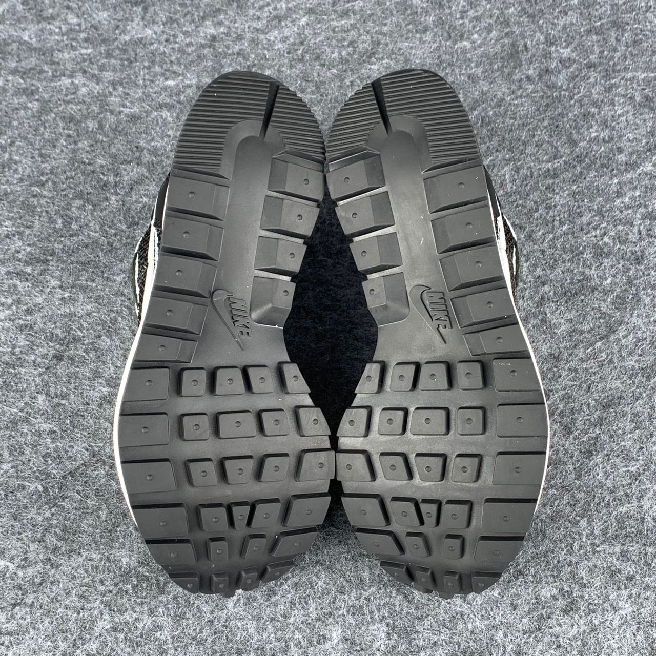 Sacai x VaporWaffle 'Black White'