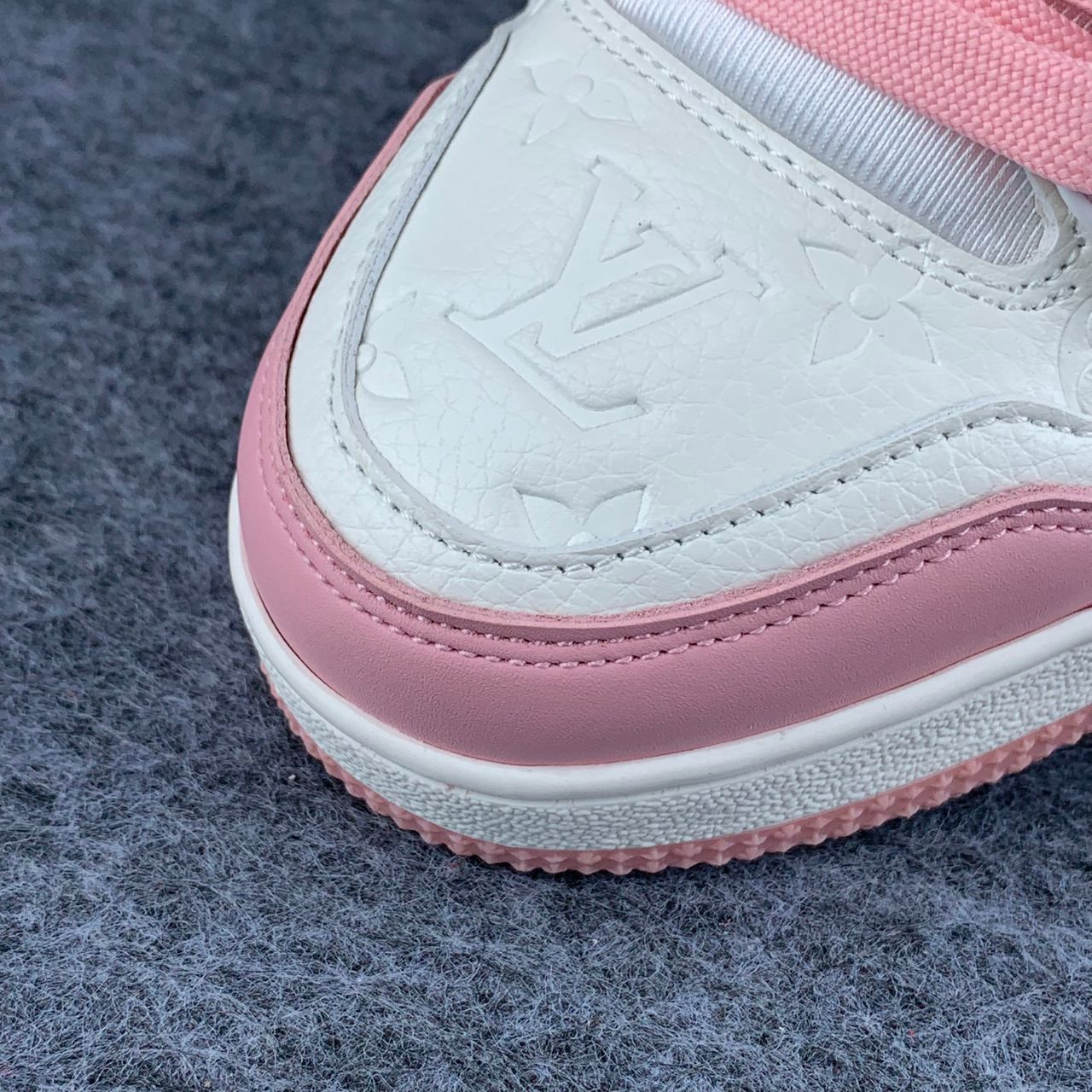 WMNS LV Trainer 'Rose'  (B-Grade Version)