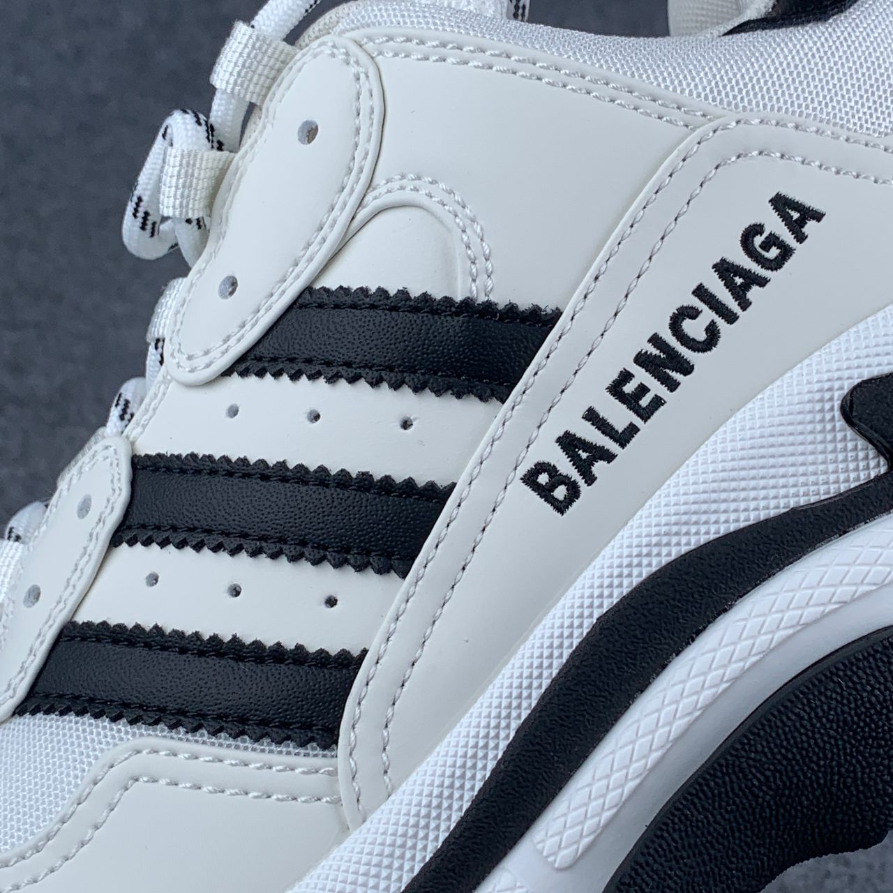 Adidas x Balenciaga Wmns Triple S Sneaker 'White' (Damaged Box)