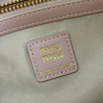 Miu Caprice Clutch Light Pink Matelassé Nappa Leather 280765