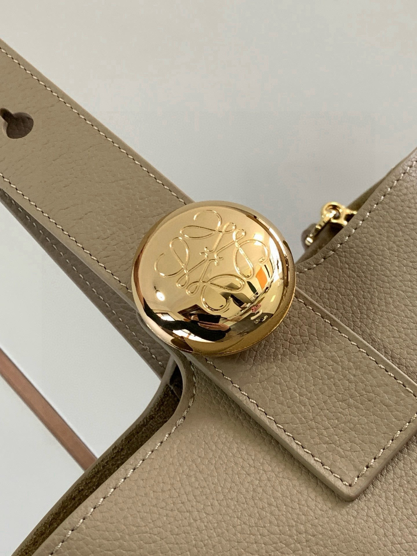 Loewe Mini Pebble Bucket Bag 20cm Beige Grained Calfskin