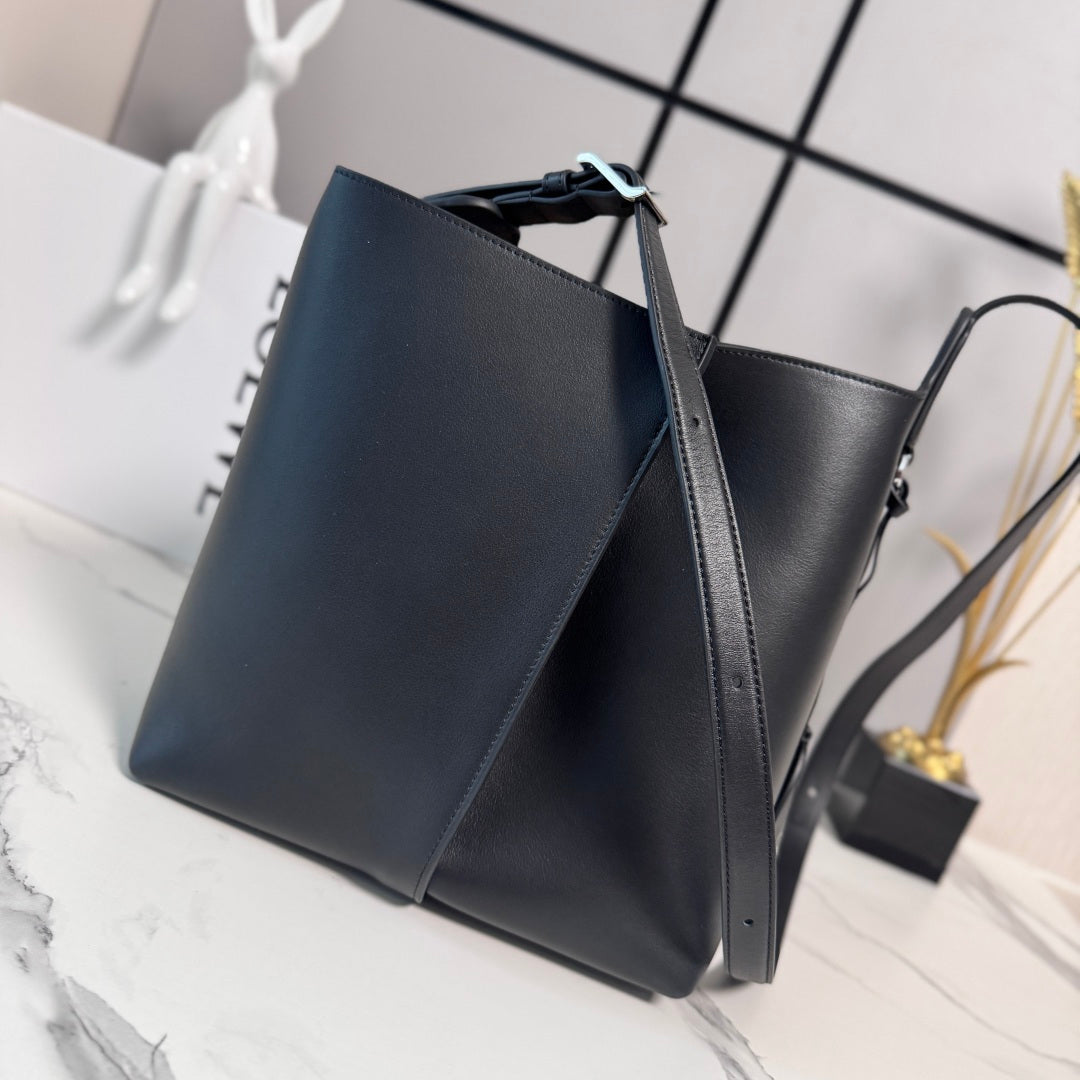Loewe Medium Bilbao Bucket Black Smooth Calfskin 289316