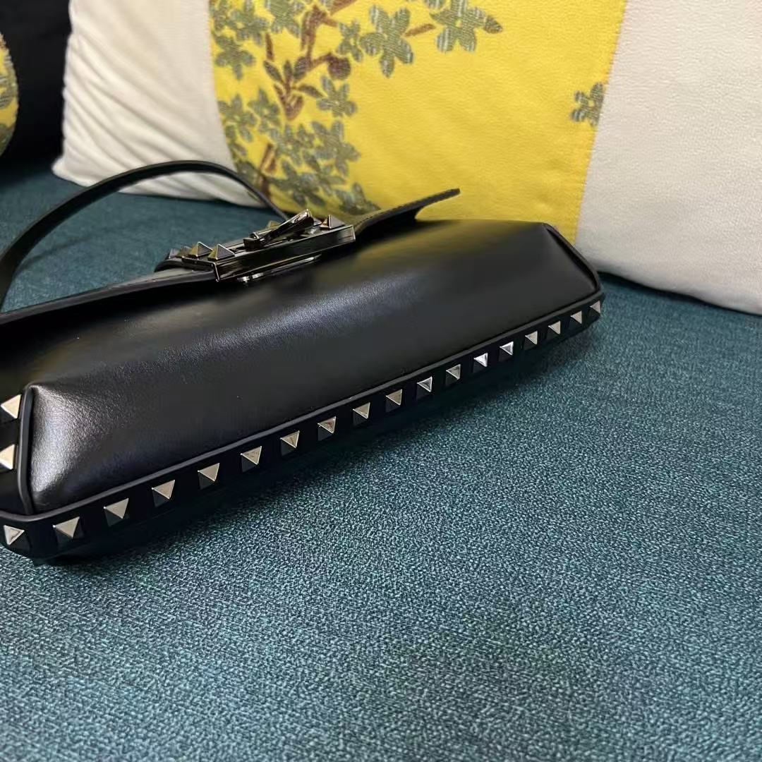 VT Garavani Rockstud Shoulder Bag 26cm Black Calfskin
