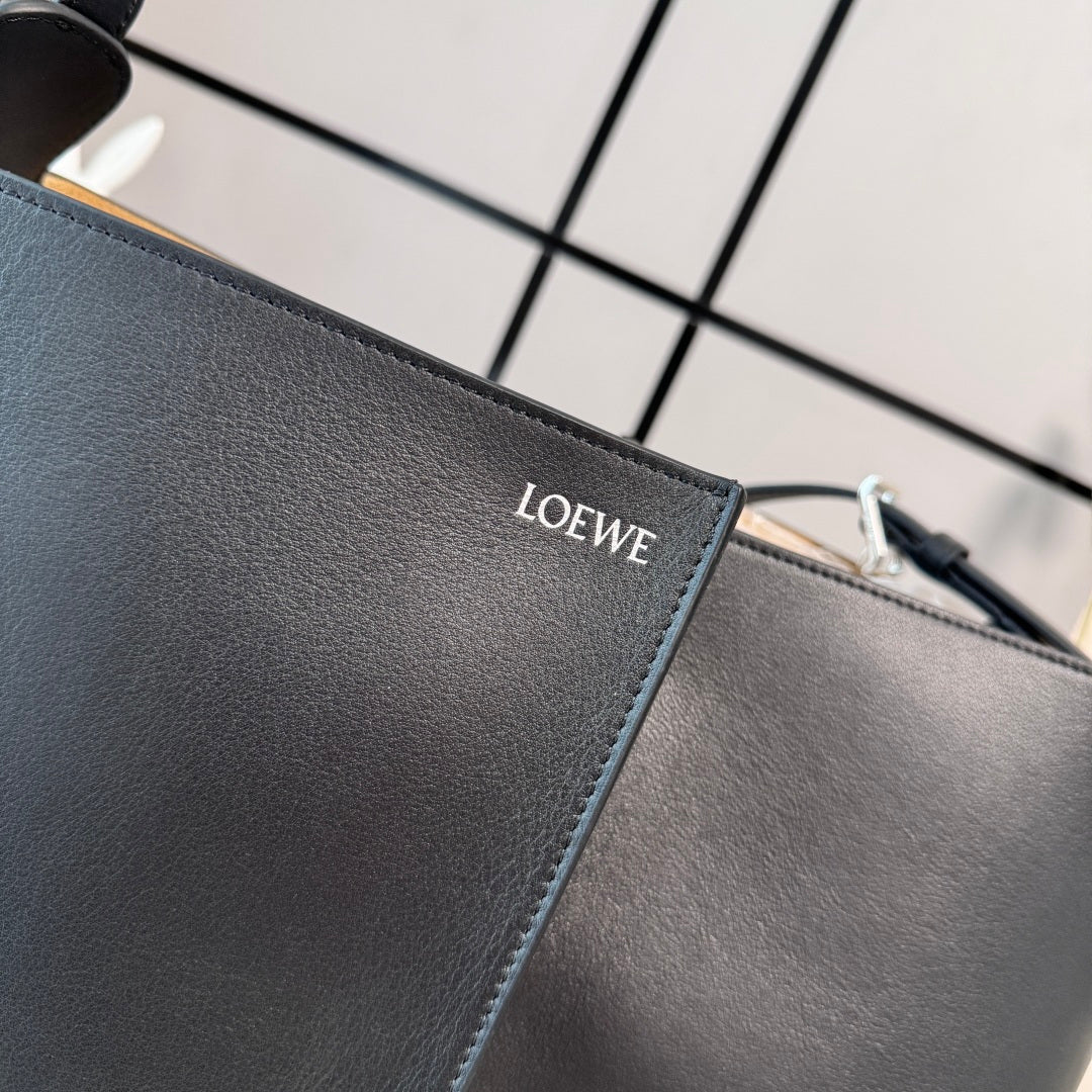 Loewe Large Bilbao Bucket Black Smooth Calfskin 289322