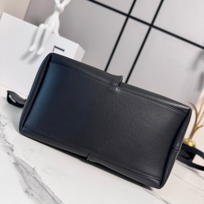 Loewe Large Bilbao Bucket Black Smooth Calfskin 289322
