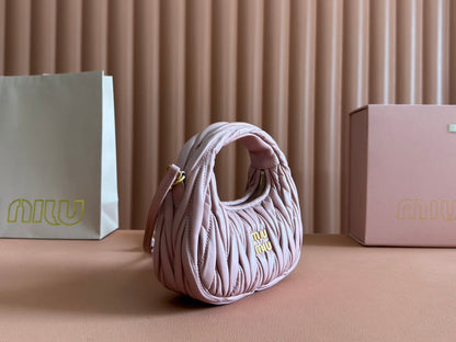 Miu Wander Matelassé Shoulder Bag 17.5cm Pink Lambskin