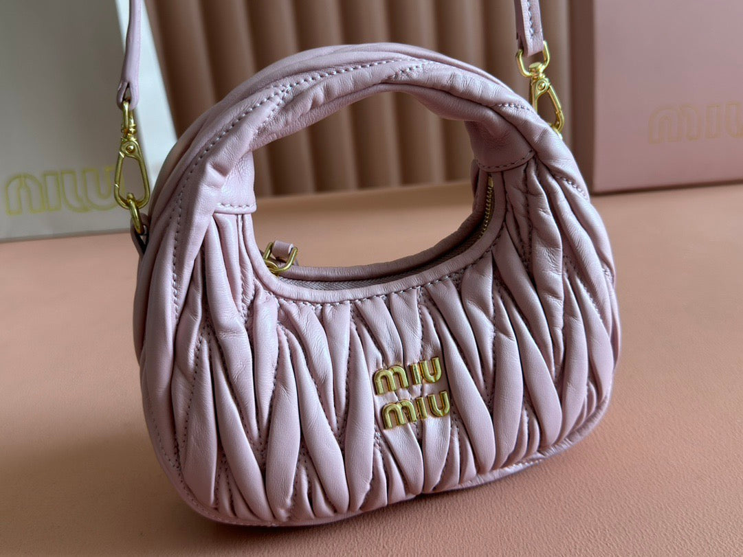 Miu Wander Matelassé Shoulder Bag 17.5cm Pink Lambskin