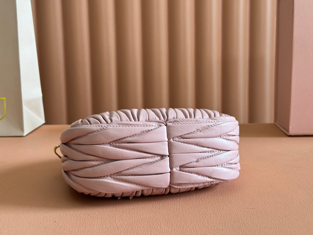 Miu Wander Matelassé Shoulder Bag 17.5cm Pink Lambskin