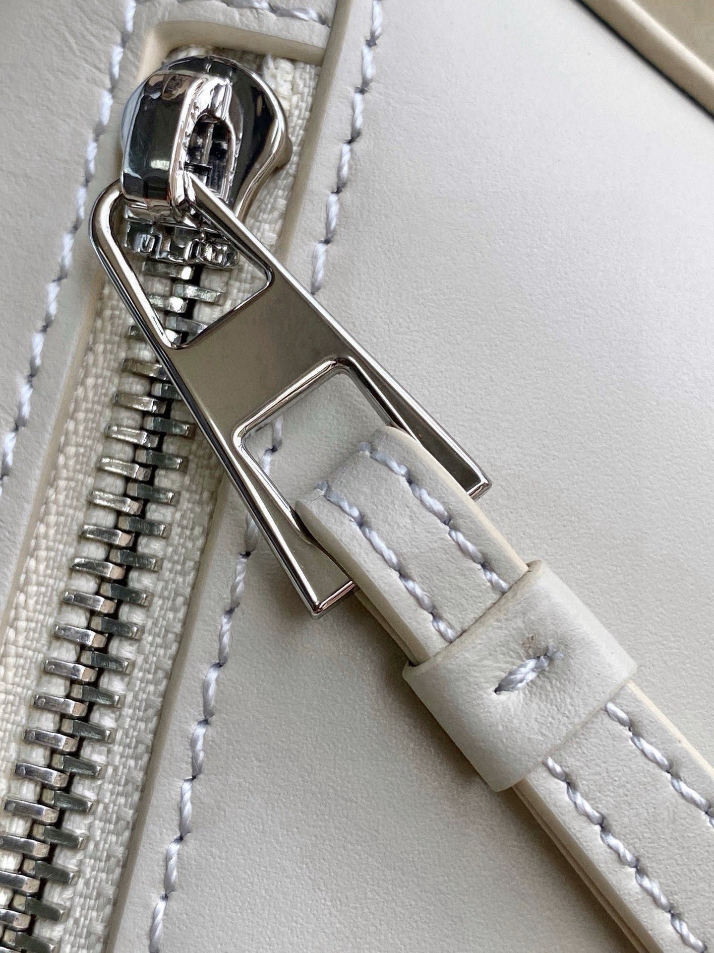 Loewe Puzzle Bag 24cm White Soft Nappa Calfskin