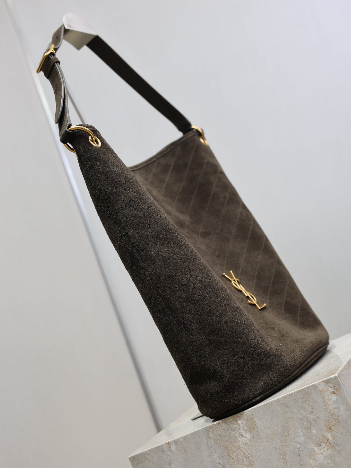 YSl Niki Supple Light Musk Suede