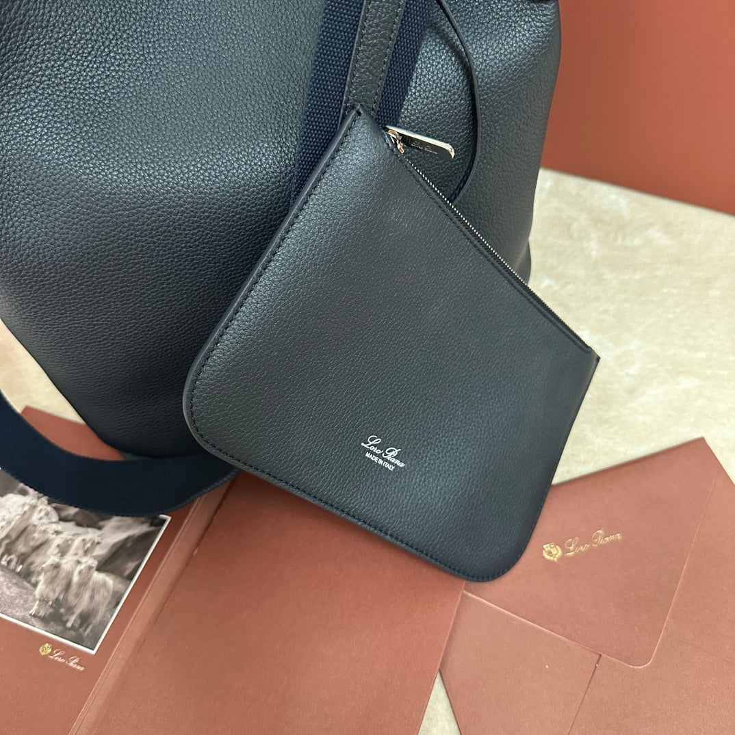 LARGE 36 BALE BAG IN NAVY BLUE GRAIN CALFSKIN