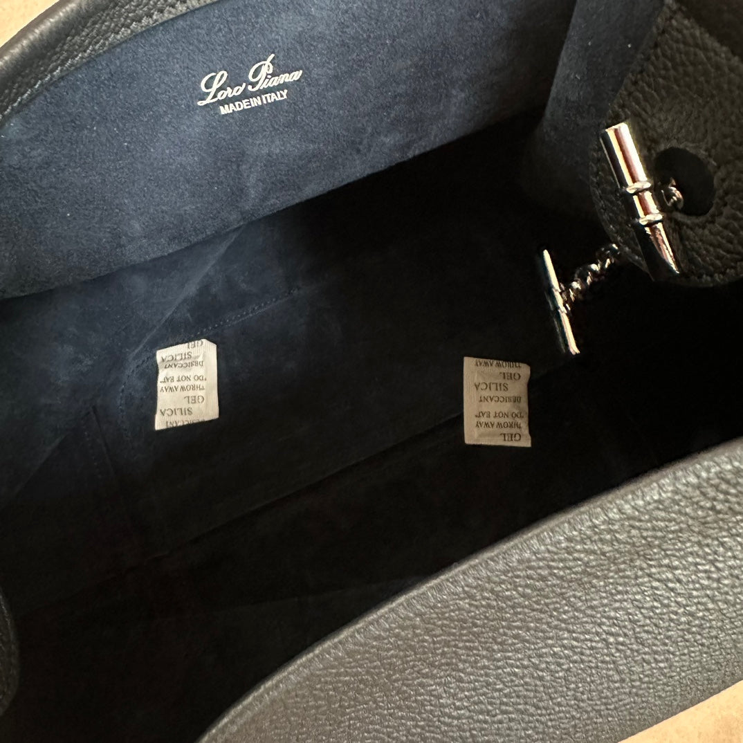 LARGE 36 BALE BAG IN NAVY BLUE GRAIN CALFSKIN