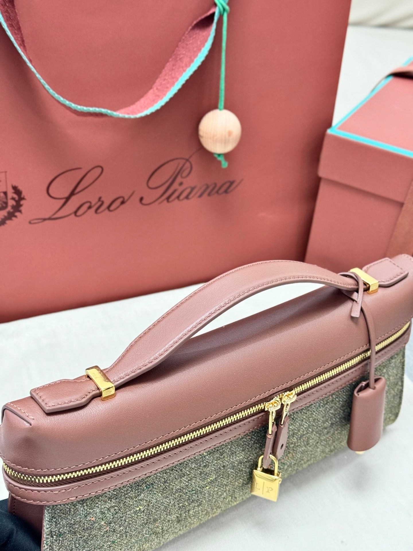LP Extra Pouch L29 Muted Pink Cashmere Calfskin 282247