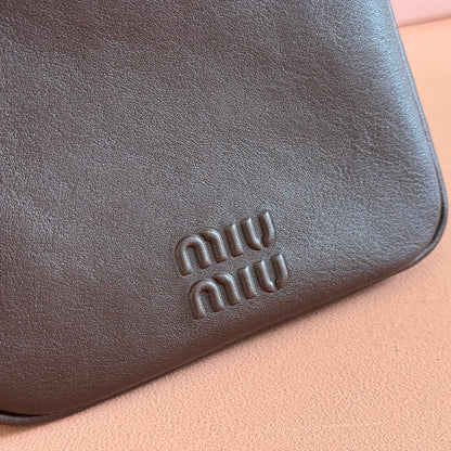 Miu 5NR461 Pouch Coffee Cowhide 285382