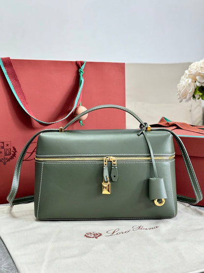 LP Extra Pouch L27 Ribbon Green Calfskin 282236