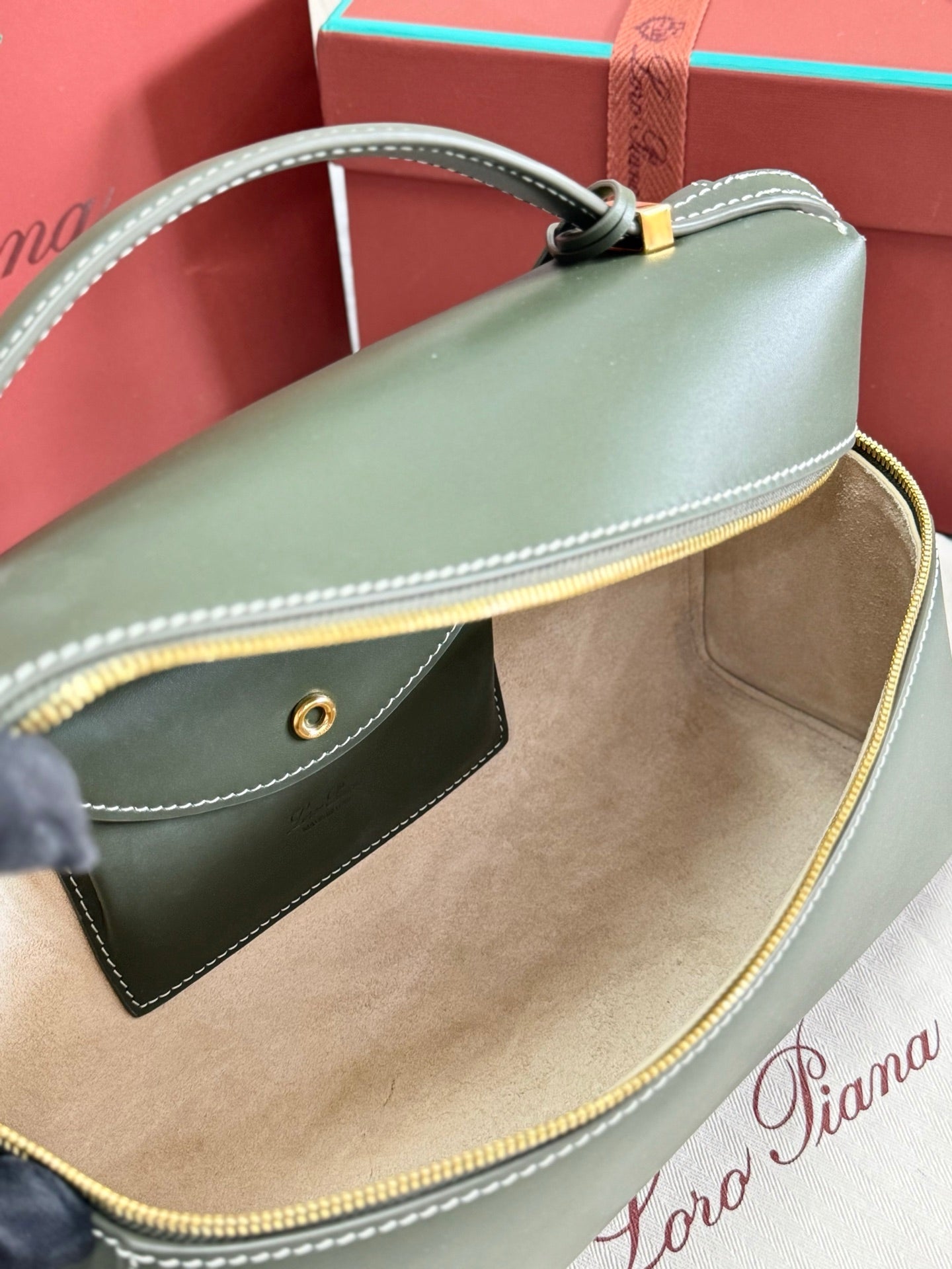 LP Extra Pouch L27 Ribbon Green Calfskin 282236