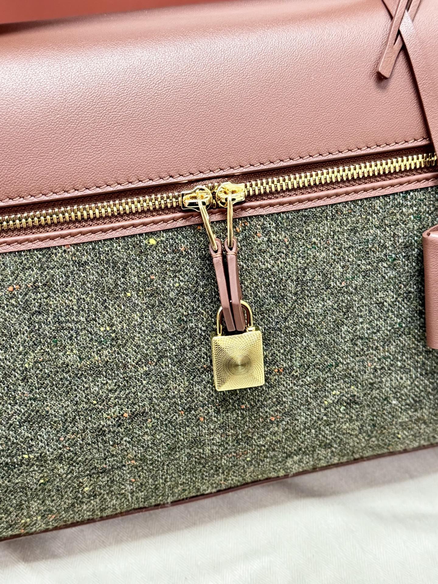 LP Extra Pouch L27 Muted Pink Cashmere Calfskin 282224