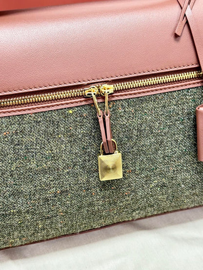 LP Extra Pouch L27 Muted Pink Cashmere Calfskin 282224