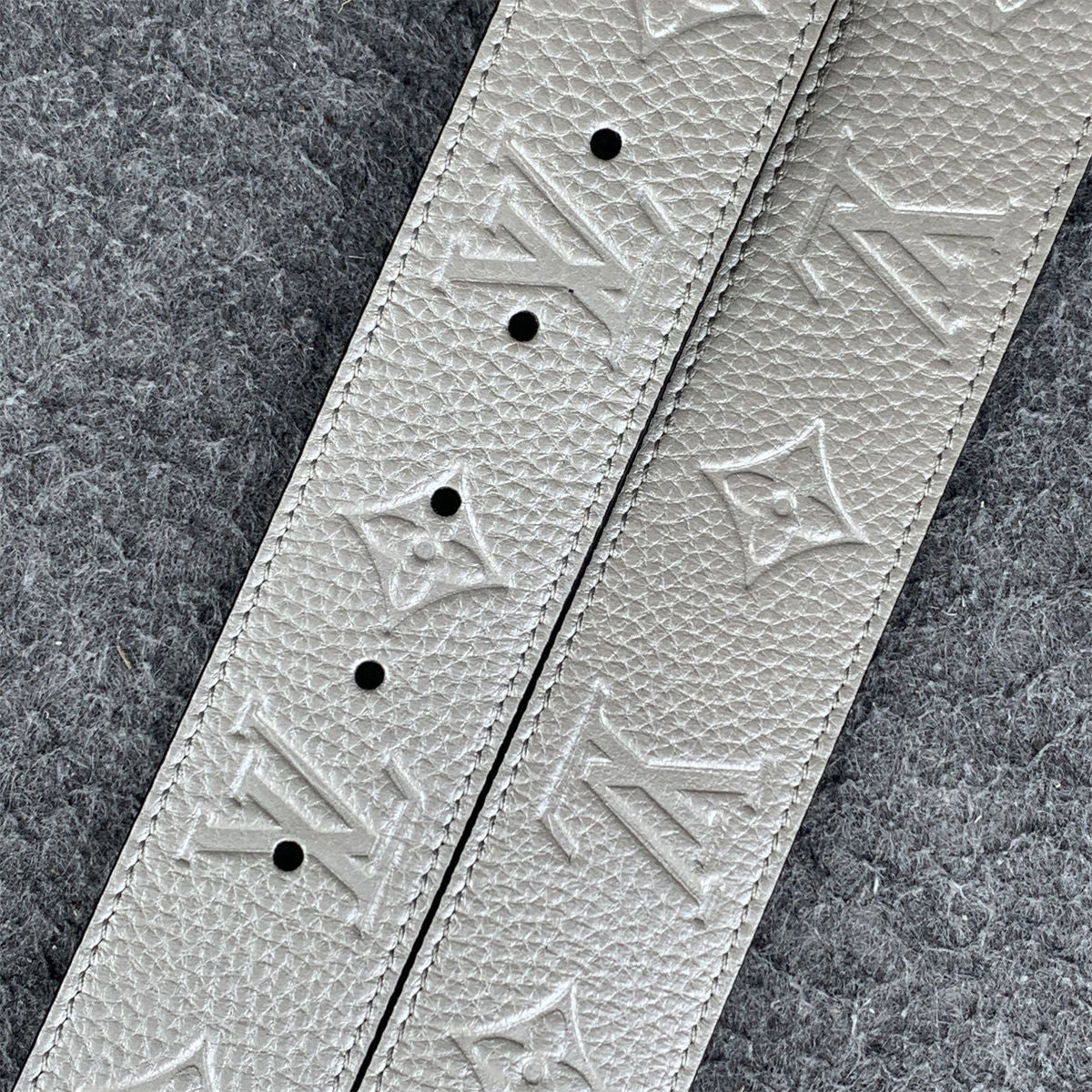 LV Initiales 40mm Reversible Belt 'Light Grey'