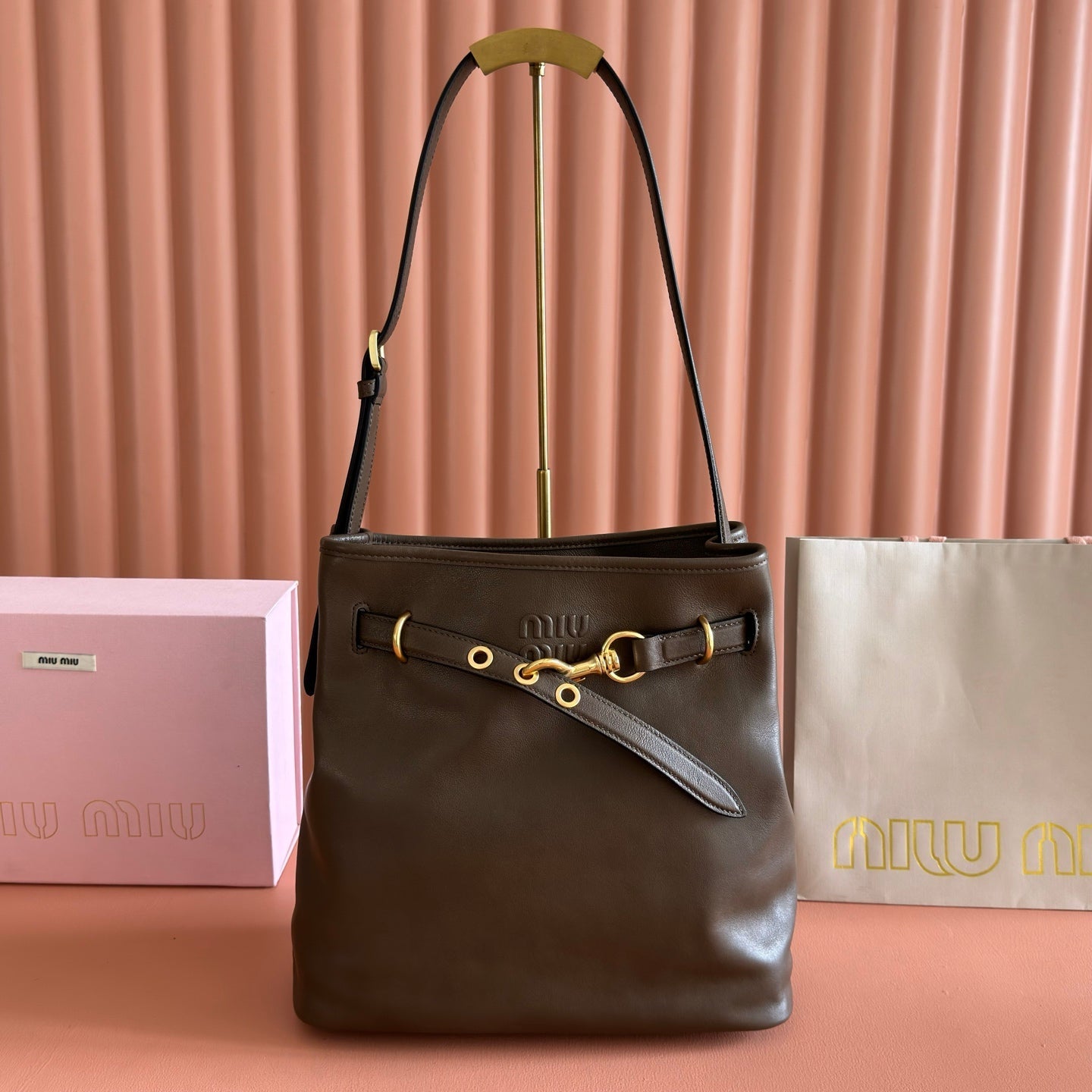 Miu 5BE101 Pouch Muted Brown Cowhide 285394