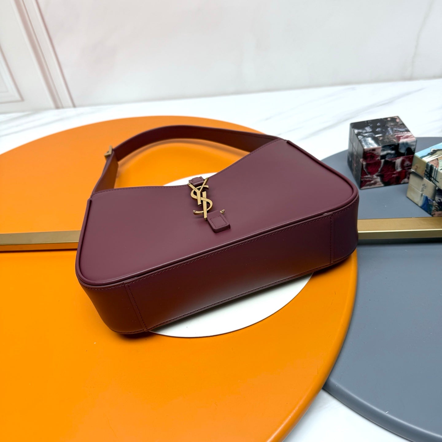 YSL 5 𝐀̀ 7 Bag 24cm Burgundy Leather 285558