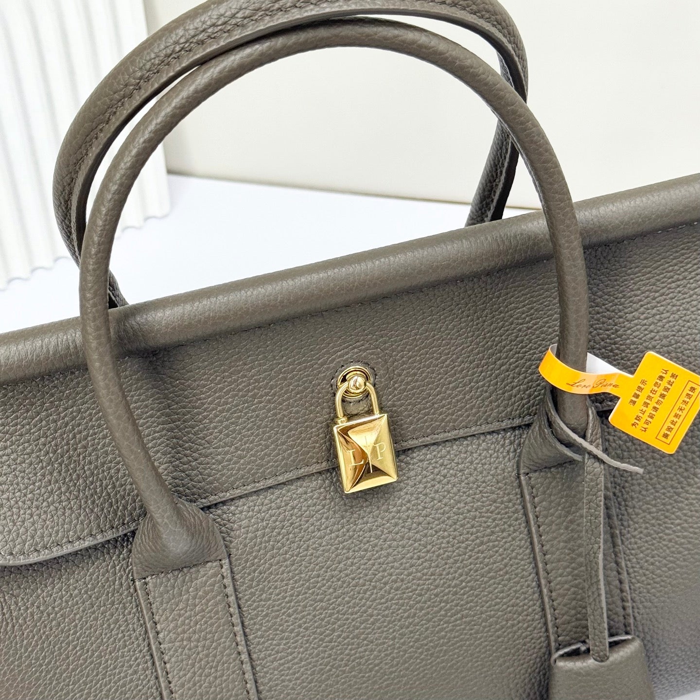 LP Loom L25  Sicilian Chili Calfskin 231861