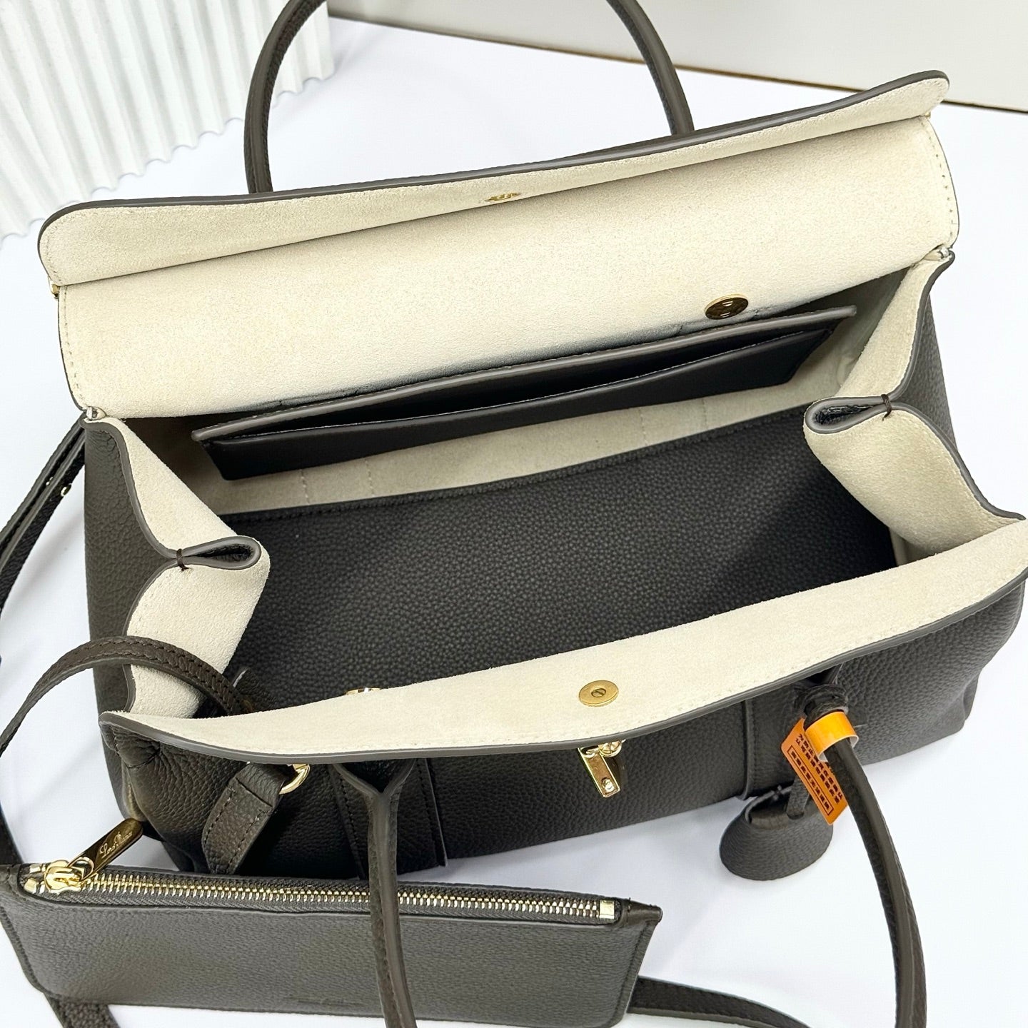 LP Loom L25  Sicilian Chili Calfskin 231861