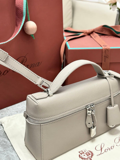 LP Extra Pouch L23 Dove Calfskin 282143