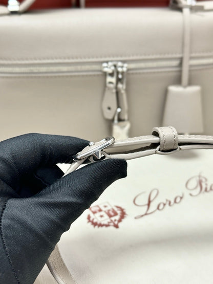 LP Extra Pouch L23 Dove Calfskin 282143