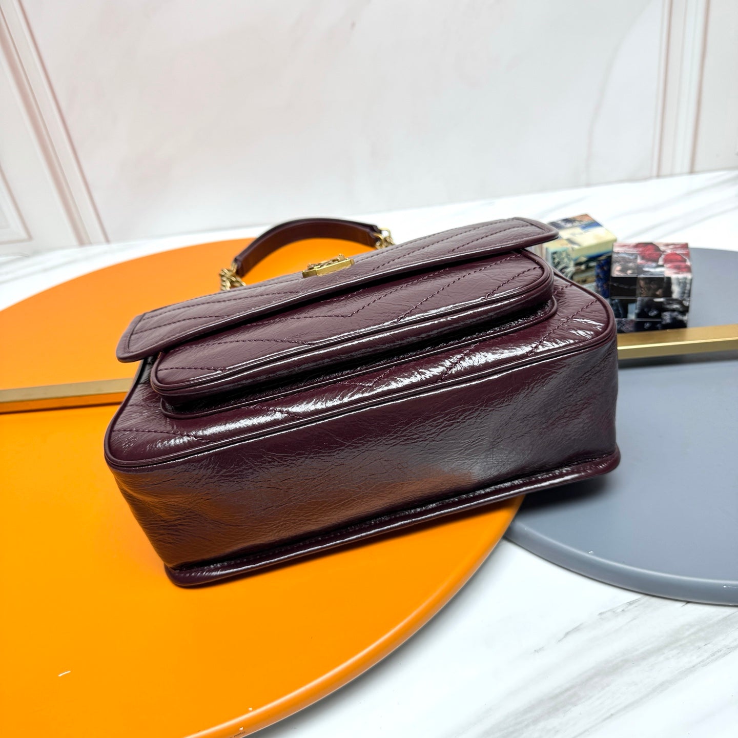 Niki Baby Shoulder Bag 28cm Burgundy Glossy Leather 285484