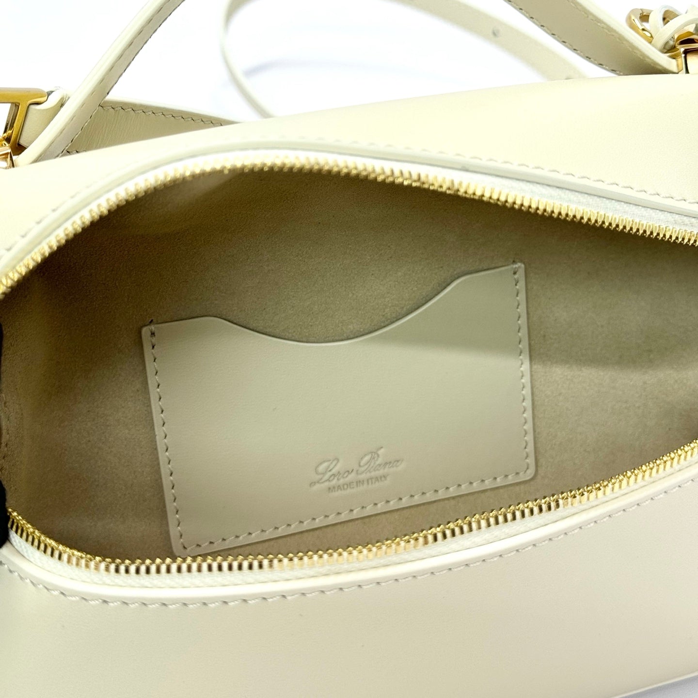 LP Extra Pouch L23 Milkshake White Smooth Calfskin 282123
