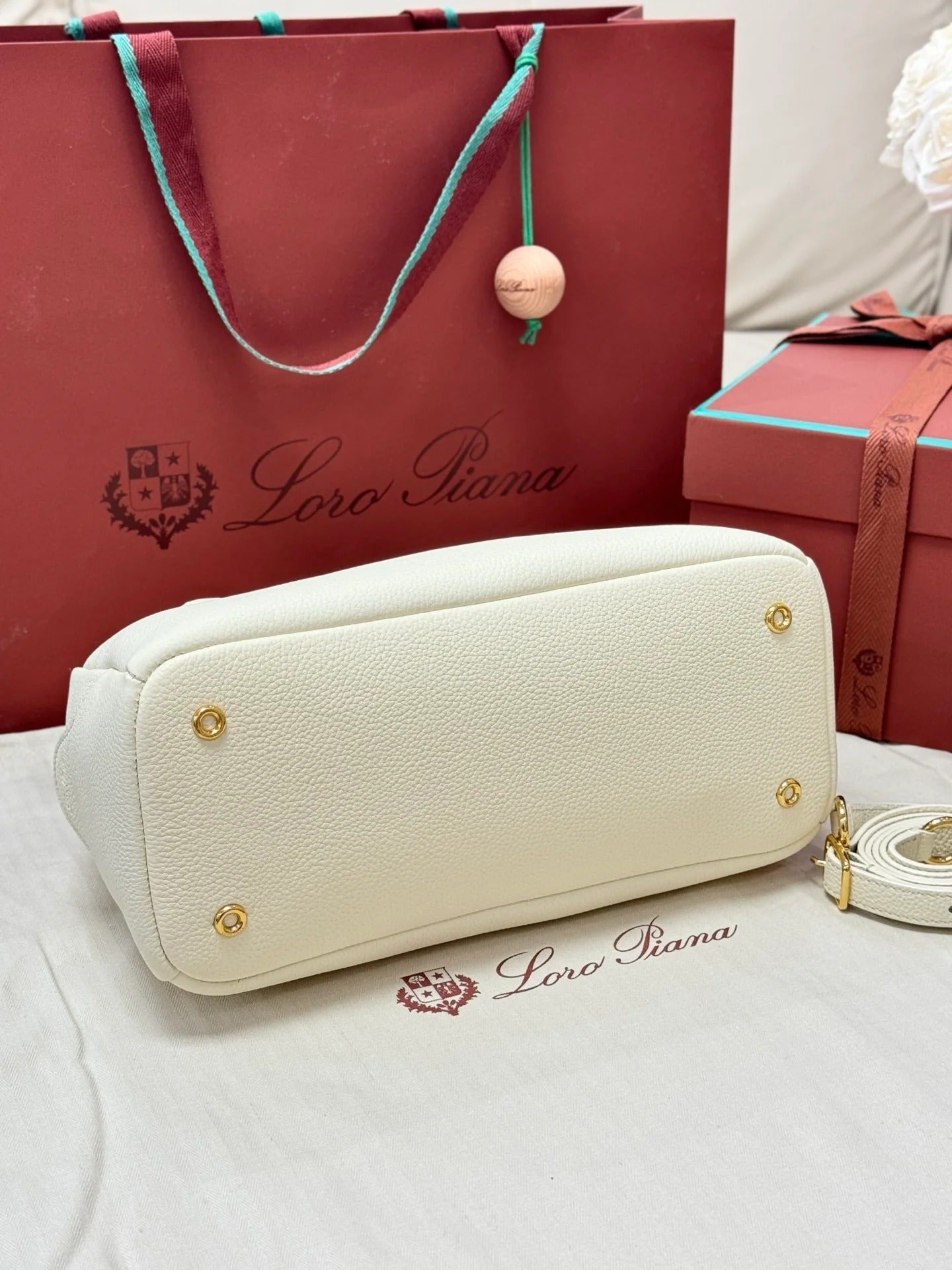 LP 2026 Needle Bag 31cm Off-white Calfskin